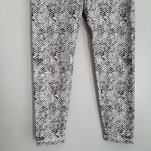 BALANCE COLLECTION \ High Waist Crop Yoga Leggings Snakeskin Print B&W Sz M - Picture 4 of 14